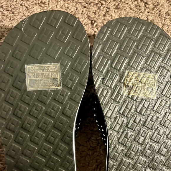 NWT-Girls Size 13 Tommy Hilfiger Flip Flops - Picture 3 of 3